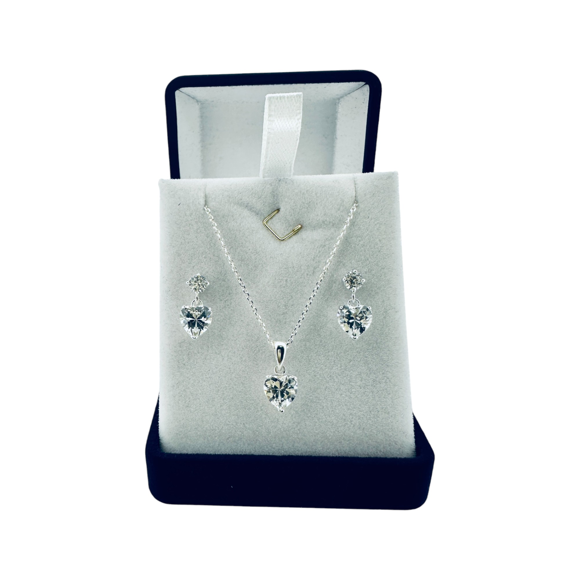 conjunto-de-plata-con-circones-engarzados-diseno-corazon